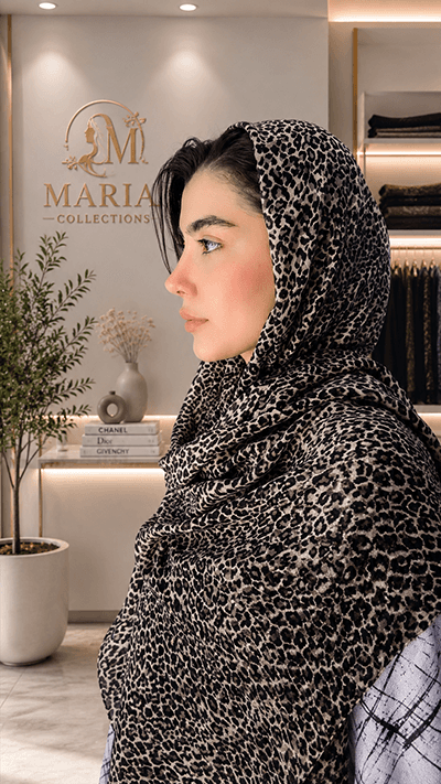 شال پلنگی نخی زنانه رنگ توسی با ایستایی عالی روی سر